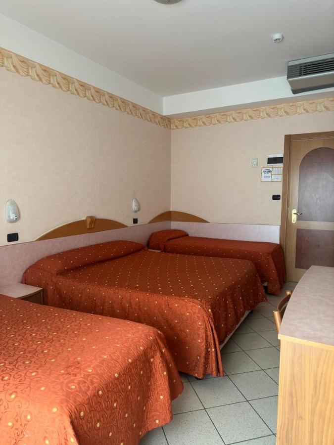 Hotel Ambra Rimini Esterno foto