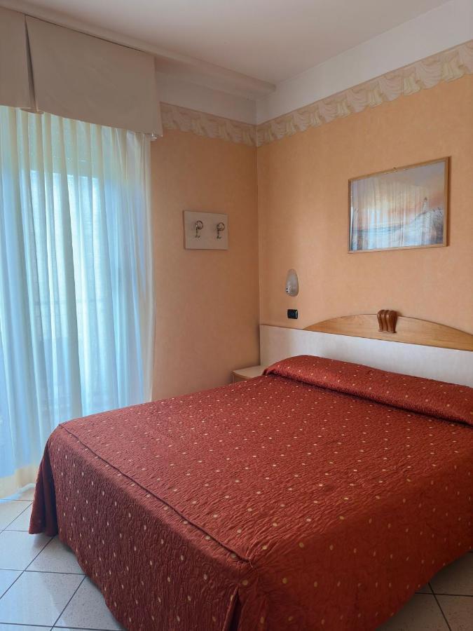 Hotel Ambra Rimini Esterno foto