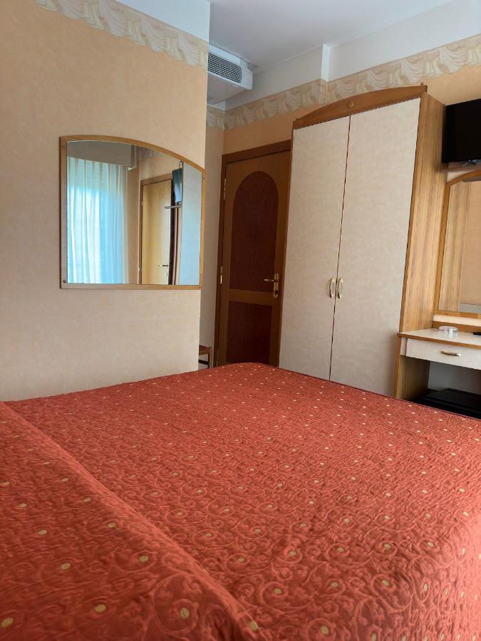 Hotel Ambra Rimini Esterno foto