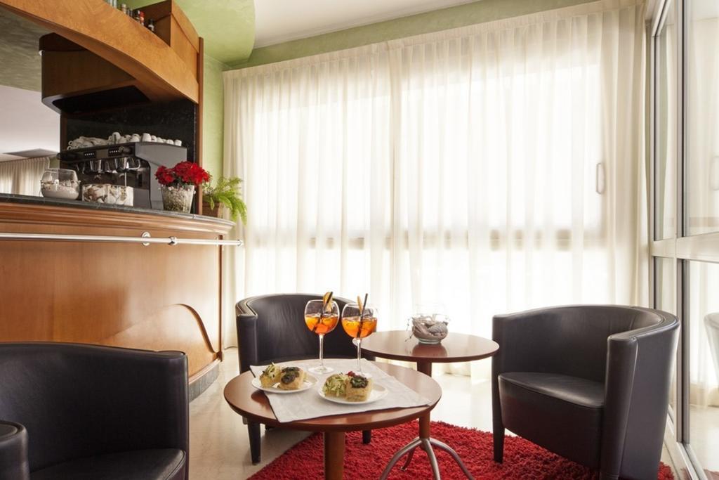 Hotel Ambra Rimini Esterno foto